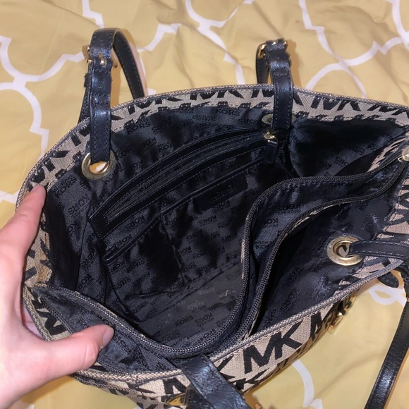 Michael Kors Jet Set Tote Bag - Picture 7 of 7